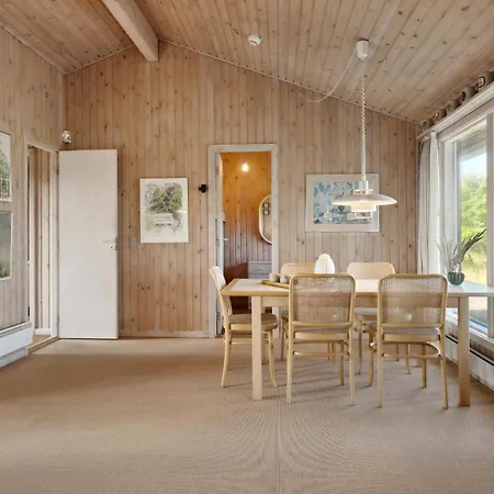 3 Bedroom Amazing In Holiday home